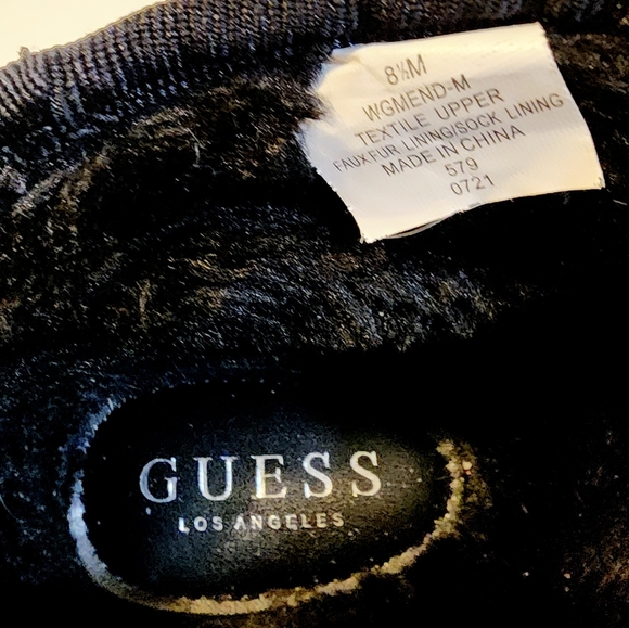 GUESS Stylish Black faux fur Suede ankle booties size 8.5 M - Picture 2 of 11